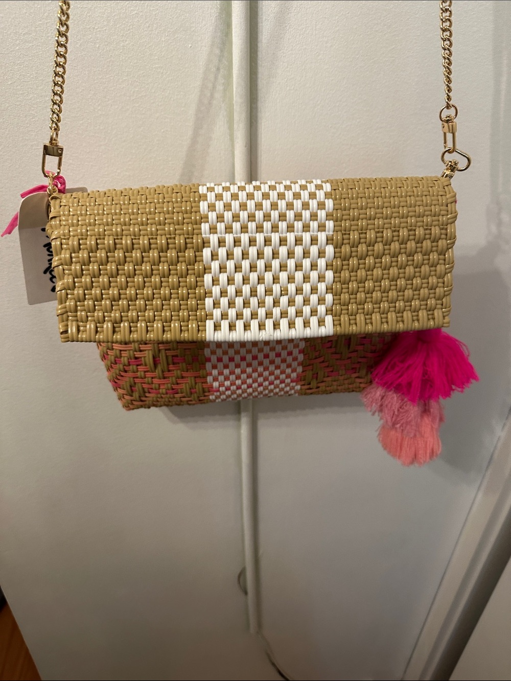 Squeeze de Citron NEW with TAGS-  Straw Crossbody Bag with Pink Tassel Accent.